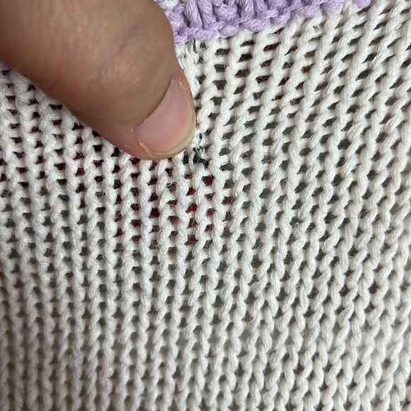 Yarnworks petite size small white vest with lavender trim - Picture 7 of 7